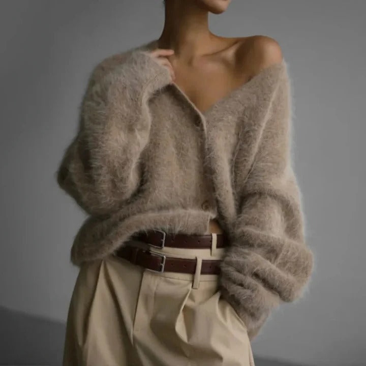 Women's Wool Sweater with Round Neck and Minimalist Design